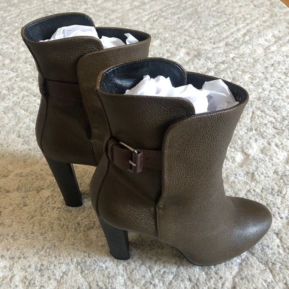 Balenciaga Textured Leather Ankle Boots - Size 40 - Picture 4 of 10